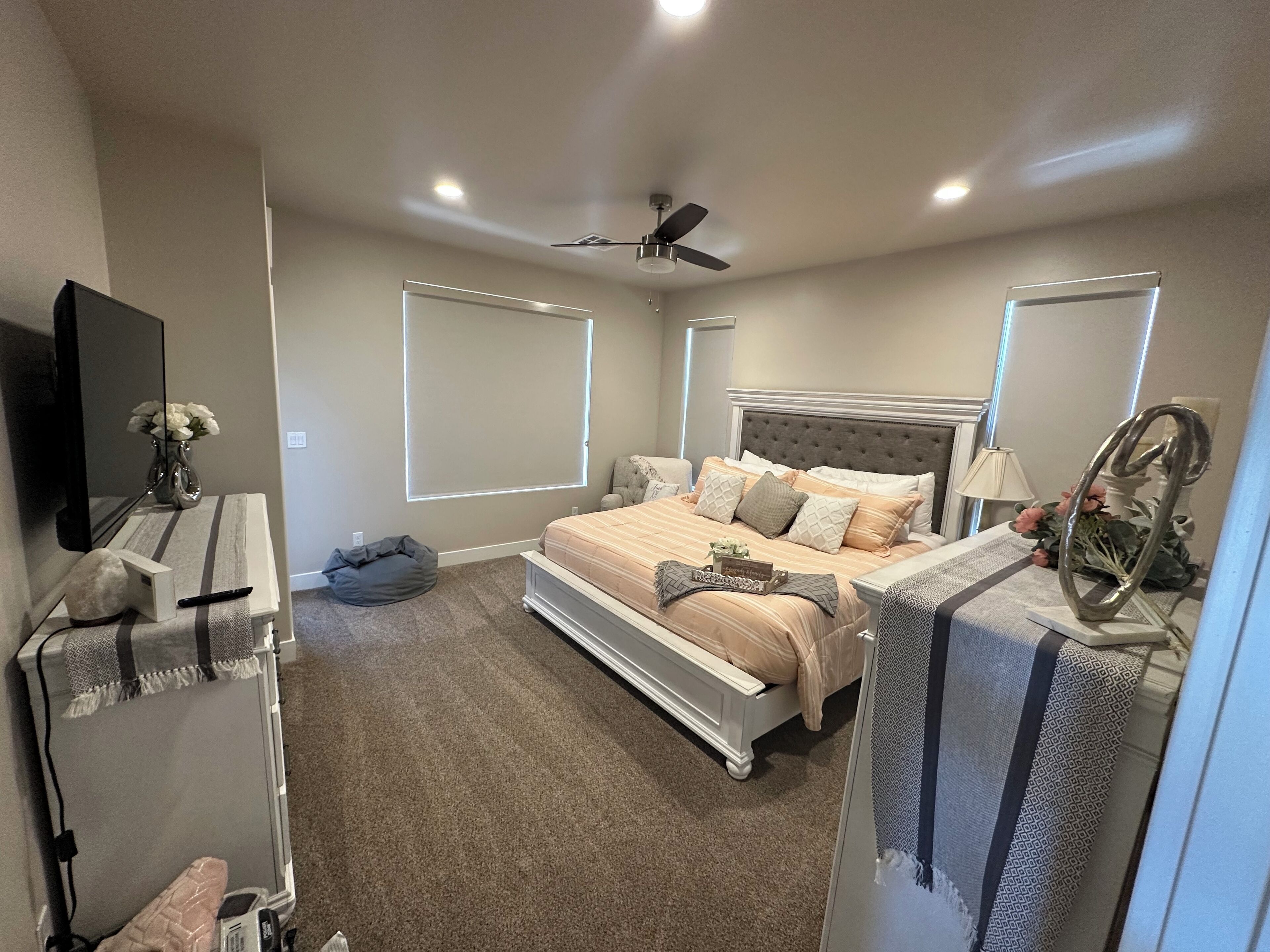 4 bedrooms, iron/ironing board, free WiFi, bed sheets