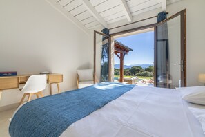8 bedrooms, desk, iron/ironing board, travel cot