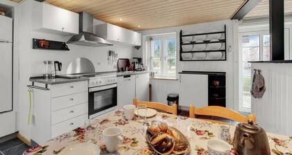 Nice home in Outrup with kitchen