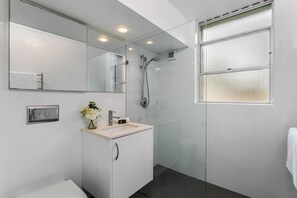 Bathroom - Cremorne- HAR20- Harrison St - Modern 2BR Apartment in Quiet Street Near Neutral Bay Village (Cremorne)