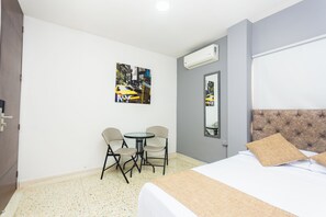Standard Double Room - Med suites 94 (Barranquilla)