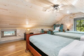 4 bedrooms, iron/ironing board, free WiFi, bed sheets