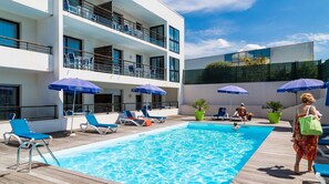 Outdoor pool, a heated pool - Joli Studio avec Wi-Fi Gratuit, près du centre (La Rochelle)