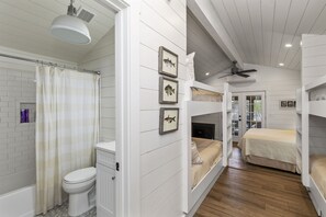 7 habitaciones, tabla de planchar con plancha y wifi gratis