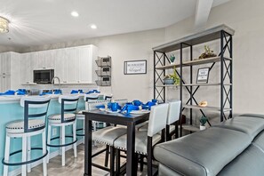 Dining - Almost Beachfront! Free Bikes Rental, Loaded, Pool (Destin)