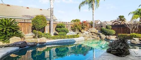 حمّام سباحة خارجي