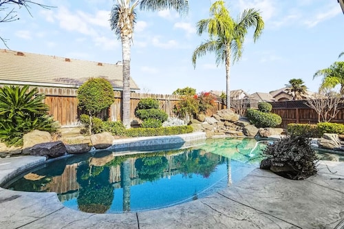 3BR Family Home with Pool & Hot Tub