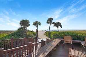 Property grounds - Siesta Dunes 1st Floor Beach Retreat + Bikes (Siesta Key)