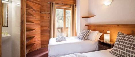 6 bedrooms, free WiFi, bed sheets