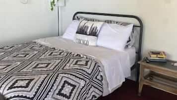 Suite Romantis, 1 Tempat Tidur King, pemandangan sungai | Area keluarga | Televisi layar datar 30-inci dengan saluran TV digital, TV, dan Netflix