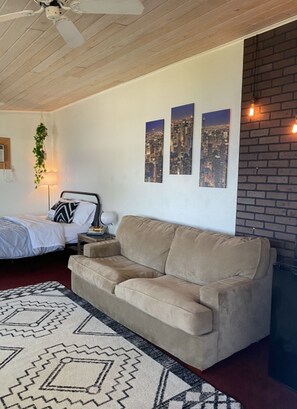 Romantic Suite, 1 King Bed, River View | Iron/ironing board, free WiFi, bed sheets - Marker 99 Resort (Melbourne)