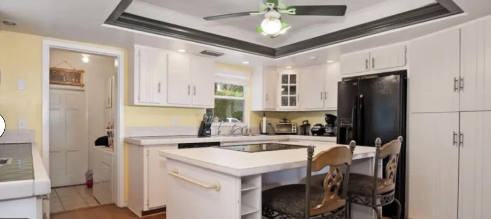 Romantic Suite, 1 King Bed, River View | Private kitchen | Mini-fridge