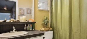 Romantic Suite, 1 King Bed, River View | Bathroom | Hair dryer - Marker 99 Resort (Melbourne)