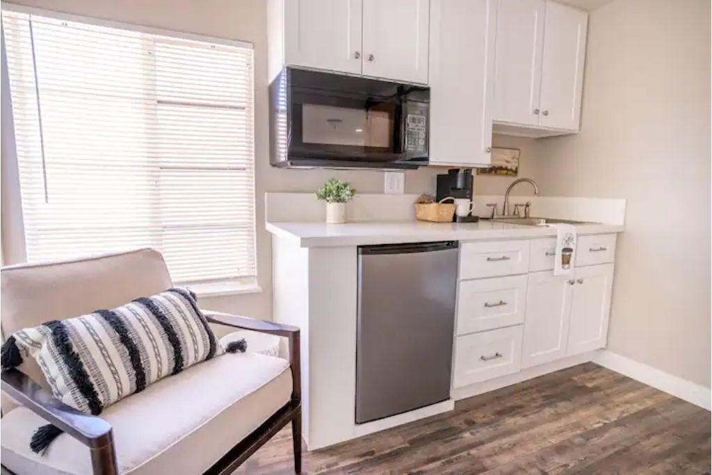 🤗 Cozy Studio w/Kitchenette & Walk-in Shower