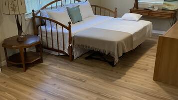 2 makuuhuonetta, työpöytä, ilmainen Wi-Fi, vuodevaatteet