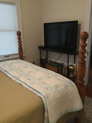 2 bedrooms, iron/ironing board, free WiFi, bed sheets - Juniper Cottage — In the Heart of Old Florida (Micanopy)
