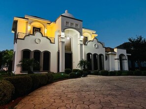 A large, modern house with a spacious driveway and well-maintained landscaping. - Grand estate in upscale neighborhood w/ nice pool (Mission)
