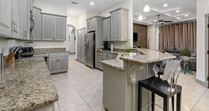3 king beds in upscale neighborhood with pool