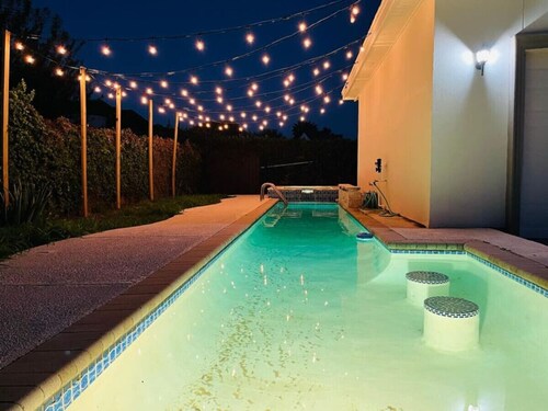 3 king beds in upscale neighborhood with pool