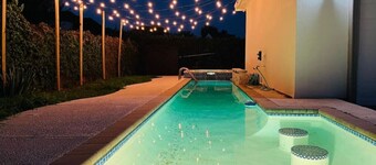 3 king beds in upscale neighborhood with pool