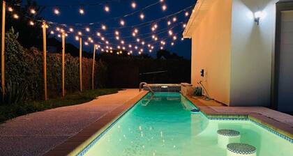 3 king beds in upscale neighborhood with pool