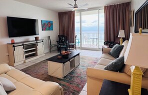 Smart TV, futbolito y tenis de mesa 