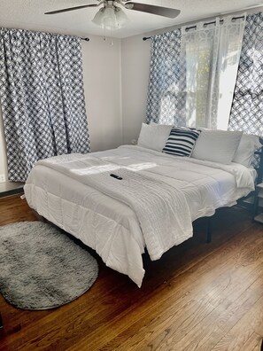 3 bedrooms, desk, iron/ironing board, free WiFi