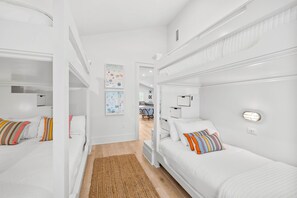 6 habitaciones, tabla de planchar con plancha, internet y ropa de cama 