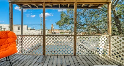 Home Town Takeover Downtown Stay!- Views of the Postcard Mural
