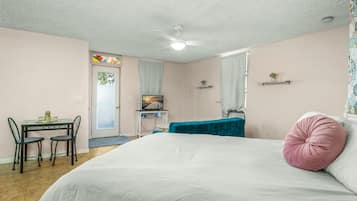 Iron/ironing board, free WiFi, bed sheets