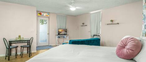 Iron/ironing board, free WiFi, bed sheets