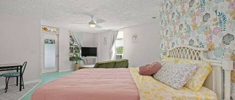 Iron/ironing board, free WiFi, bed sheets