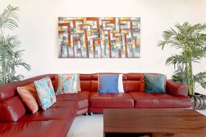 Smart TV, stereo, offices - Amazing Ocean Views: Luxury Apartment @ Los Sueños (Playa Herradura)