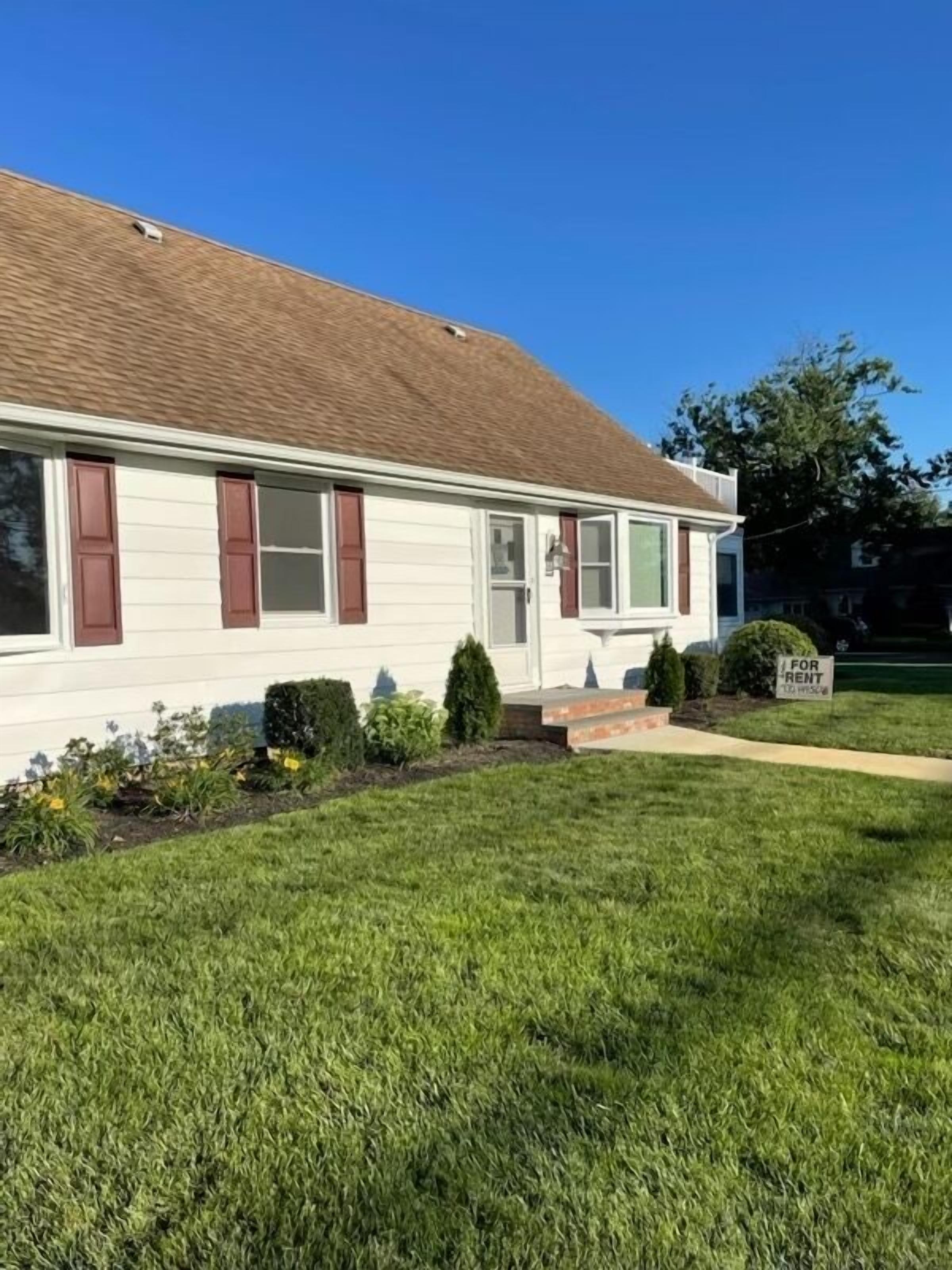 Water views. Updated June 2024. SUMMER 2025  4500 wk.  WINTER 4200 mo