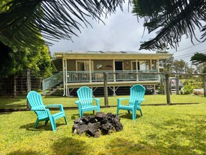 Exterior - Lovely Art Cottage 5 Min. to Volcanoes  NATL Park-clean, cozy, comfort -2 Bdrm (Volcano)