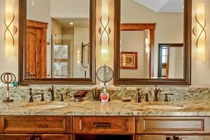 Shower, hair dryer - Gorgeous Summit County Family Oasis (Silverthorne)
