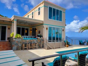 Terrace/patio - Luxury 5 Bedroom Ensuite Ocean Front Villa with Pool, Hot Tub & Stunning Views (St. Thomas)