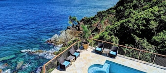 Luxury 5 Bedroom Ensuite Ocean Front Villa with Pool with Stunning Views at Villa Sorriso