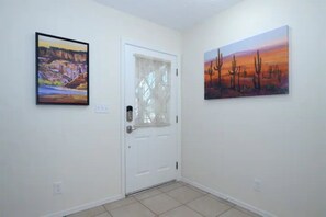 Interior - Beautiful clean and simple home in cottonwood az (Cottonwood)