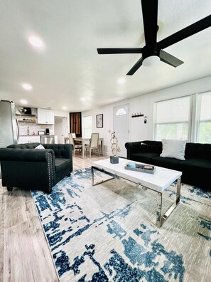 Smart TV - The Bungalow Getaway (Zephyrhills)