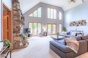 تلفزيون، مدفأة، كرة قدم الطاولة