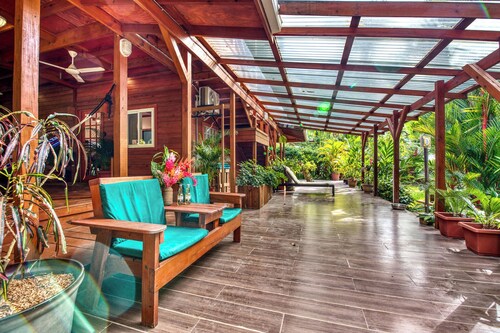 5 min Walk to Surf: Private 2BR/1BA + Ocean & Jungle Views