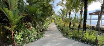 5 min Walk to Surf: Private 2BR/1BA + Ocean & Jungle Views