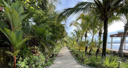 5 min Walk to Surf: Private 2BR/1BA + Ocean & Jungle Views