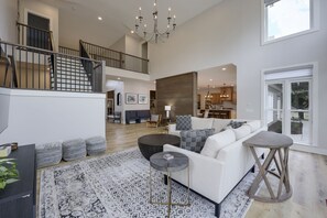 TV, fireplace, table football, ping pong - Majestic Manor-Private Hundred Acre Yard-Pool/Spa (Lebanon)