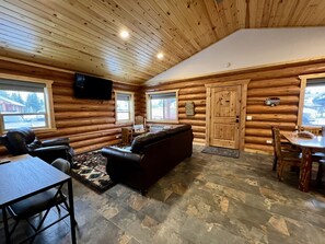 Cabane Luxe, 2 chambres, cuisine, vue jardin | Coin séjour