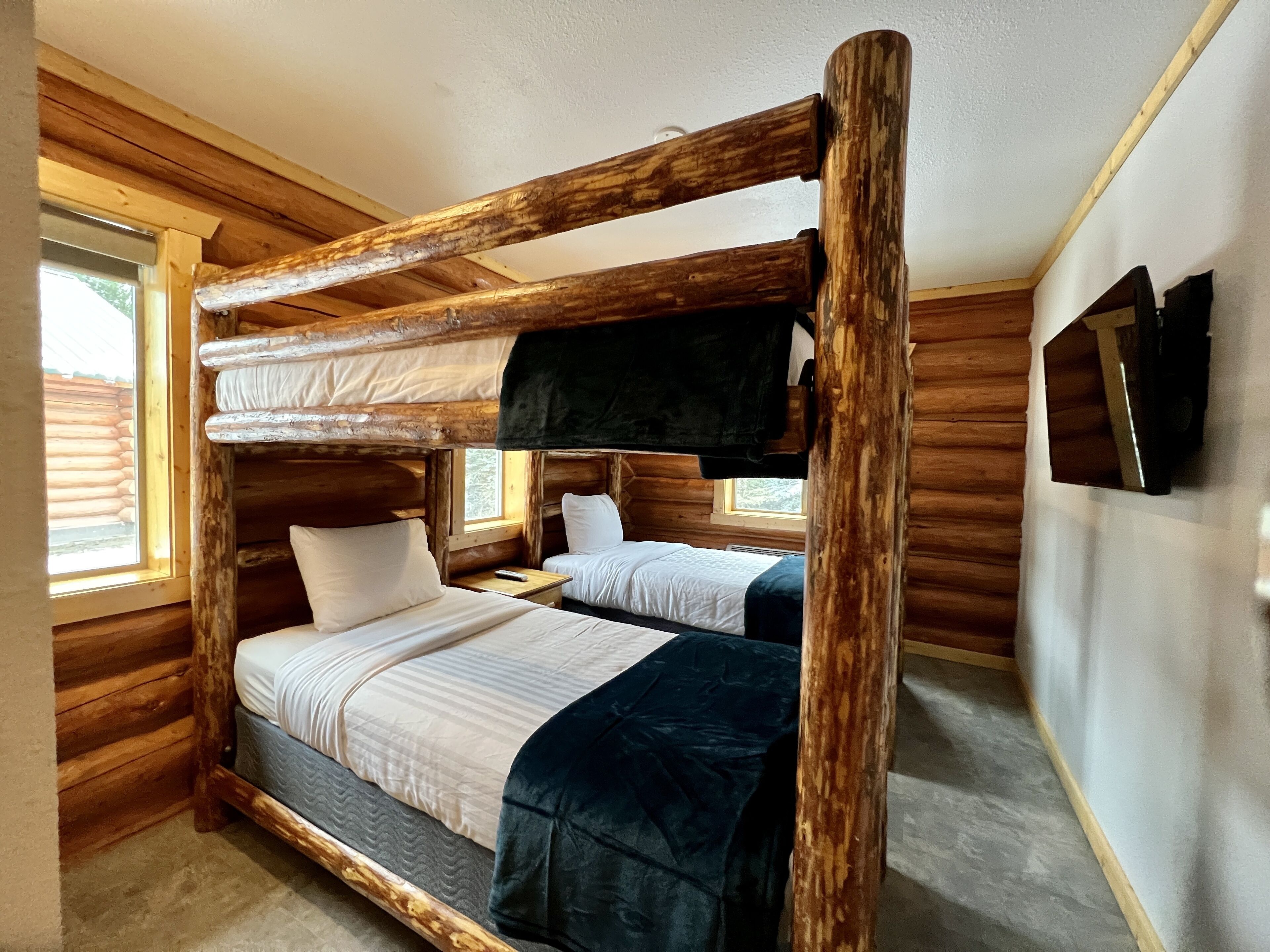 Luxury Cabin, 2 Bedrooms, Kitchen, Garden View | Dihias secara berasingan, dilengkapkan perabot secara berasingan 