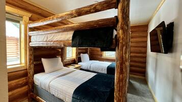 Luxury Cabin, 2 Bedrooms, Kitchen, Garden View | Dihias secara berasingan, dilengkapkan perabot secara berasingan