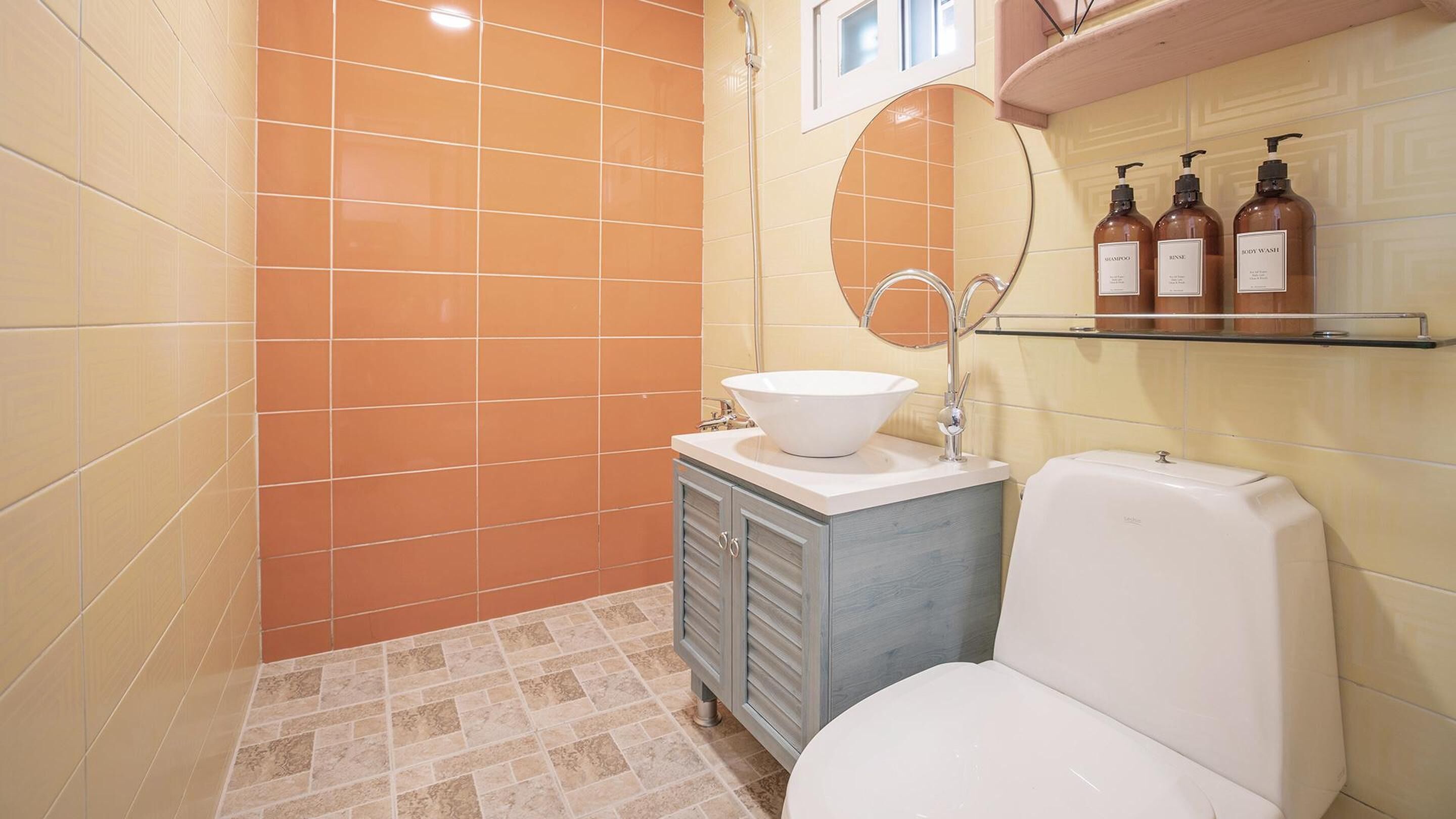 Basic Room, 1 Bedroom (202(with Pet,1st floor)) | Bathroom | Towels