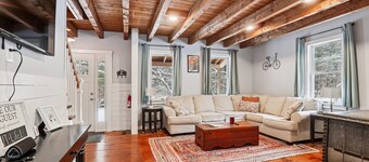 Elmore Meadows: 3 br, peaceful country setting, wood stove, a/c, firepit!